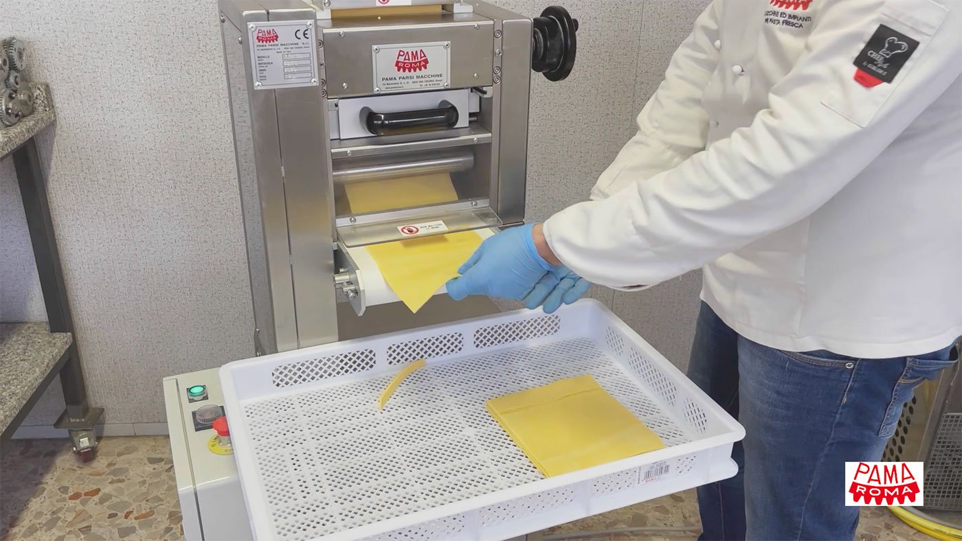 Appareil à cylindres avec machine à découper automatique