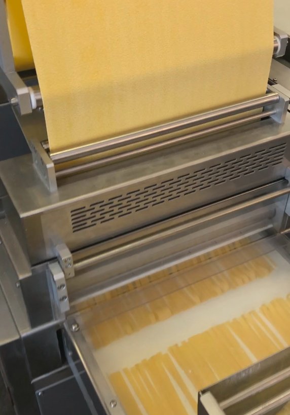 Laminoir machine à découper automatique pour le calibrage et la feuille et découpe Fettuccine, Tagliatelles, Tonnarelli, Pappardelle.