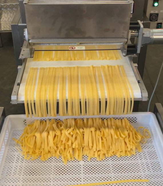 Laminoir machine à découper automatique pour le calibrage et la feuille et découpe Fettuccine, Tagliatelles, Tonnarelli, Pappardelle.